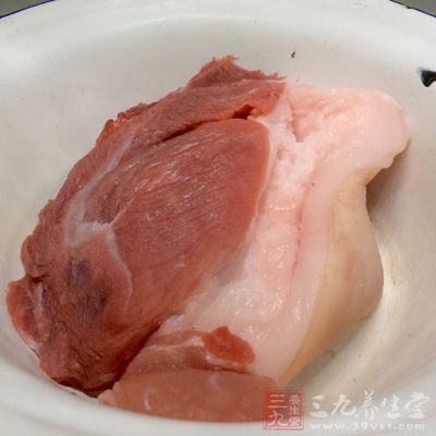 瘦肉100克，蜜枣4枚