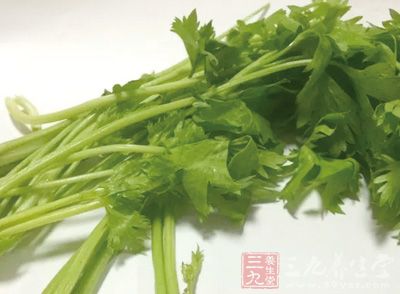 主料：芹菜125克