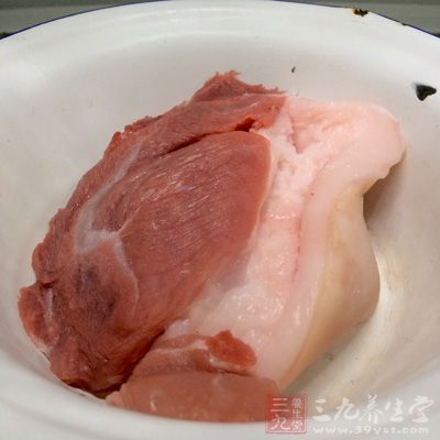 將肉洗凈控干水分