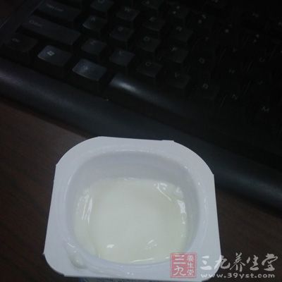 一杯牛奶中的含量足够起到使人安眠的作用，可使人较快地进入梦乡