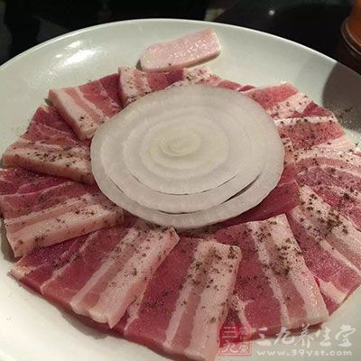 饮食中增加蛋白质能促进伤口愈合，减少感染机会