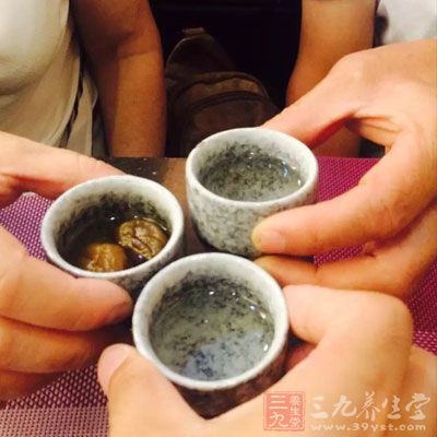 喝酒不会脸红的人属于深藏不露型