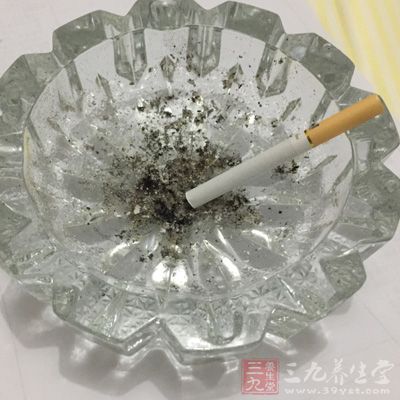 男人吸烟要经常体检