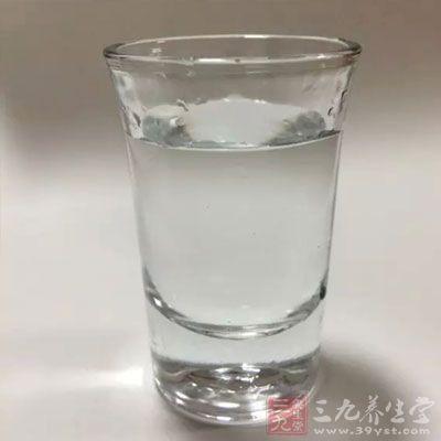 在献血后的1-2日内，适当增加饮水量