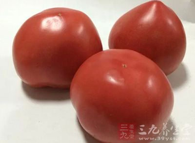 西红柿作为夏天时令下的食物是深受女性的喜欢