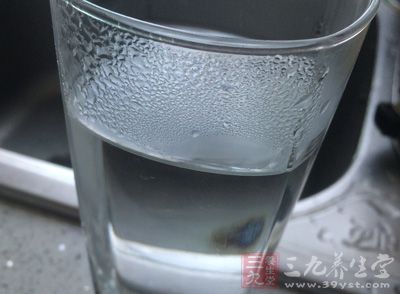 清红茶120毫升，冰块120克，糖水25毫升