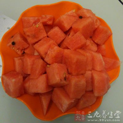 夏季大家常吃的便是冰镇食物，尤其是冰镇西瓜