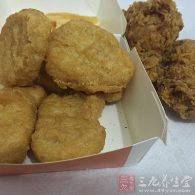 油炸食品里都存在着对身体有害的反式脂肪酸