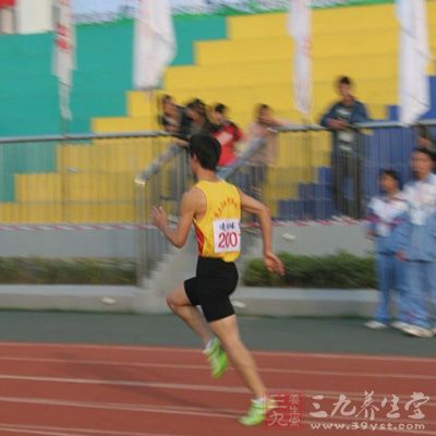 所以大家一定要多多运动,锻炼腰腹力量 所以大家一定要多多运动,锻炼腰腹力量