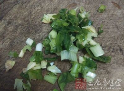 葱白100克、豆腐乳汁50克