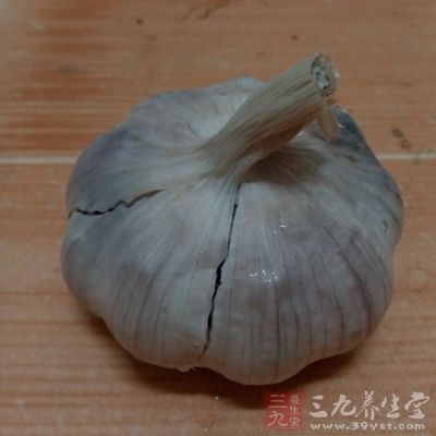 大蒜素有很強(qiáng)的殺菌作用