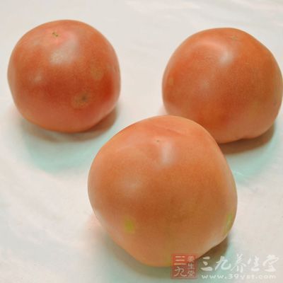 西红柿：茄科植物，性平，味酸微甘，富含蛋白质、脂肪、无机盐