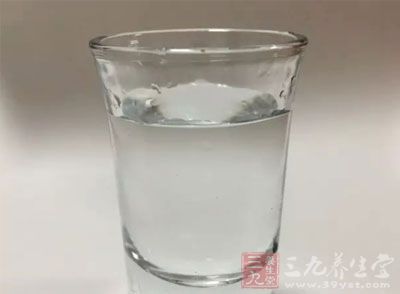 睡前喝水，可预防心梗和中风。