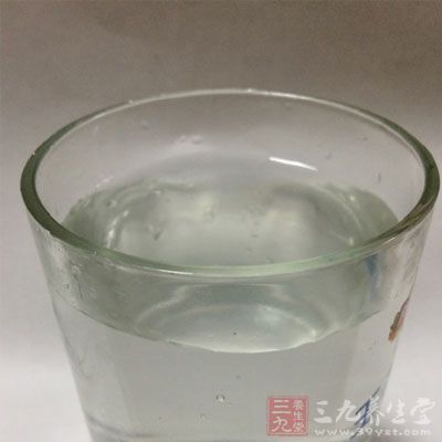 焦躁疲惫时，喝水能醒脑。