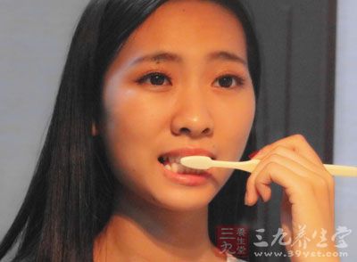 刷牙使劲太大 刷牙使劲太大