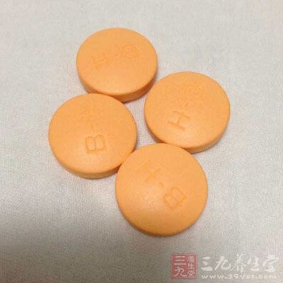 酒前半小时服用维生素B、C