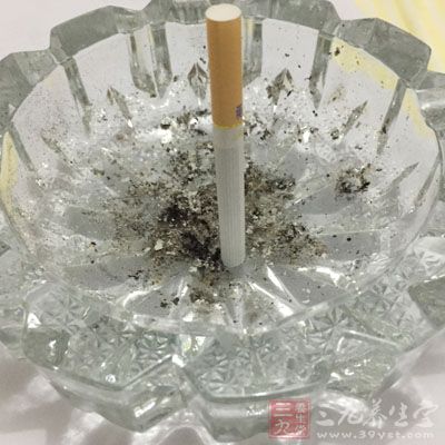 吸食二手烟的更多，估计也有九成