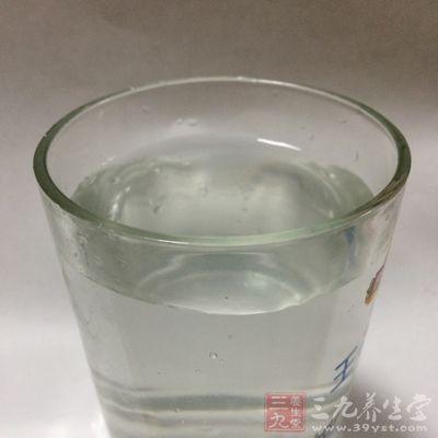 运动前2小时喝约500毫升的白开水