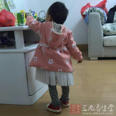 小孩儿夏天吃冷饮、瓜果无度引起的腹痛、腹泻，就可以用丁香油