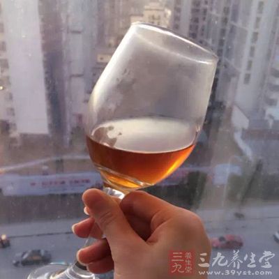 每天喝一两杯红酒能帮助男性减少患前列腺癌的风险