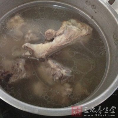 骨頭熬湯營養(yǎng)豐富