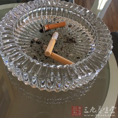 很多男性都有抽烟喝酒的坏习惯