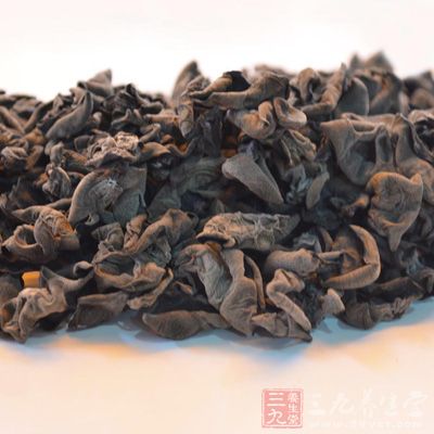 烏賊80g，方瓜150g，泡發(fā)木耳50g