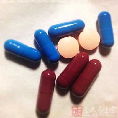 用药物进行维持病情，一防止病情的复发