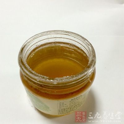 可以在茶內(nèi)加紅塘和蜂蜜