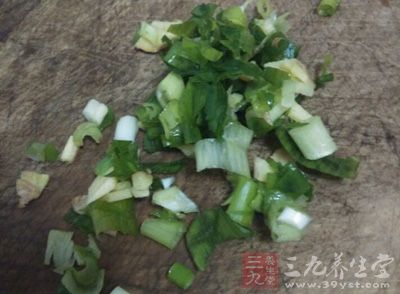 菱角500，鹽6克，姜2大片，大蔥10克