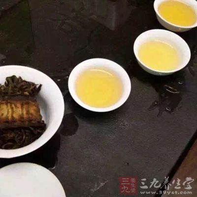 有关专家提倡按地域喝茶，因为一方水土养育一方人。一般来说，本地产什么茶就喝什么茶。