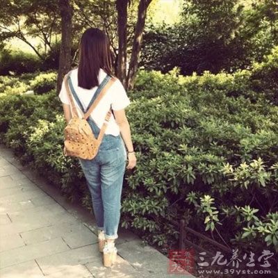 患病早期阶段进行及时的心理疏导，帮助患者接受患病事实