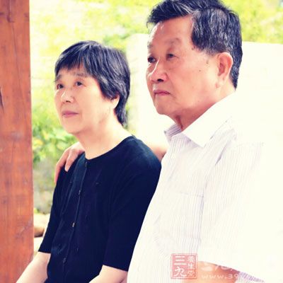 老年人，气弱骨疏、抗病力差，稍受风寒，易发宿疾