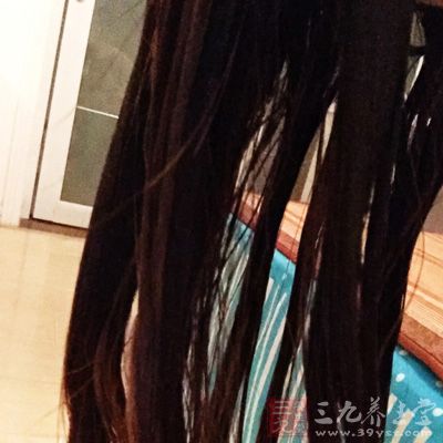 我们用热水洗头