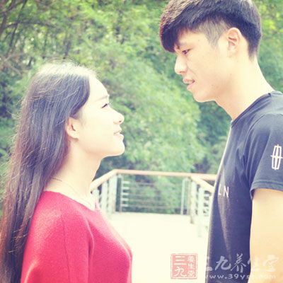 主动与患者谈心，提供合理治疗信息