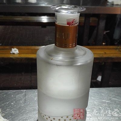 酒精本身可直接損害胃粘膜