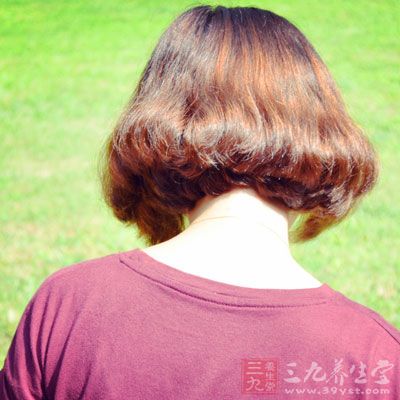 吸烟女性的皮肤往往较为干涩、粗糙、弹性降低 吸烟女性的皮肤往往较为干涩、粗糙、弹性降低