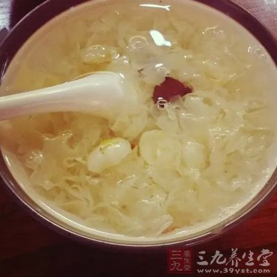 喝湯有利于食物稀釋和攪拌