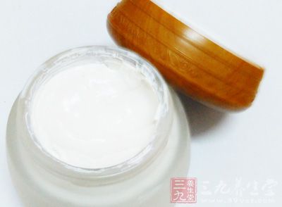 面膜并不能代替任何化妆水、精华液