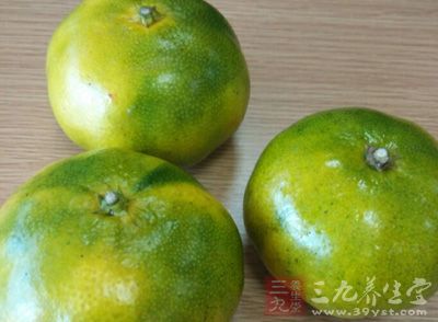 刚喝完牛奶就吃橘子