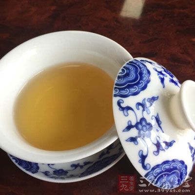 綠茶由于含有Catechin，有助抑制流行性感冒病菌的入侵