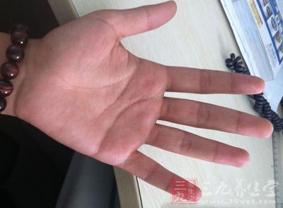 手上这种掌纹暗示男人会出轨