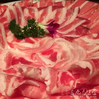 禁食性熱的食物如羊肉、蔥、姜等