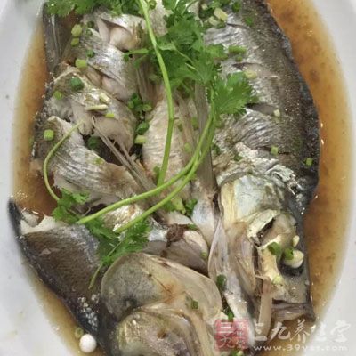 魚(yú)、禽、蛋、瘦肉、牛奶、大多數(shù)堅(jiān)果和豆類中蛋白質(zhì)的必需氨基酸很多