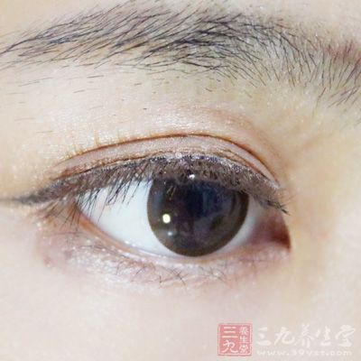 很容易受到损伤，导致循环不畅，眼部出现疾病