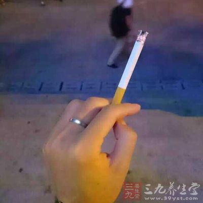 起初抽烟仅仅是为了提神