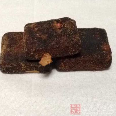 根據(jù)自己的口味喜好待粥熟時(shí)放入紅糖