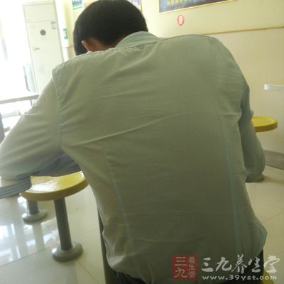 趴着睡觉是会使男人阴囊温度上升的