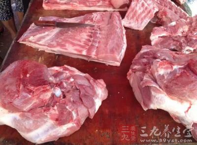 材料：豬絞肉150公克，荸薺2粒，青蔥2支，姜8公克，大蒜1粒