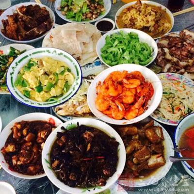 年夜饭尴尬问题很多 年夜饭尴尬问题很多